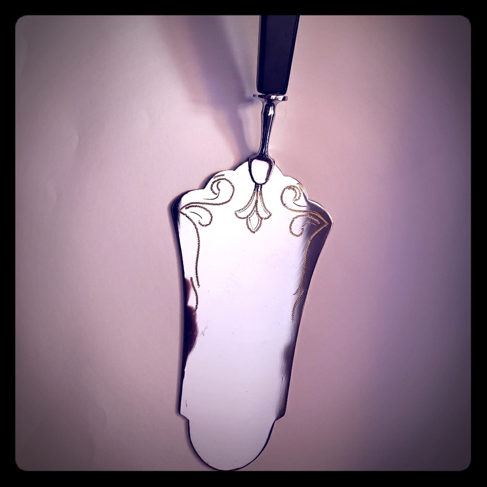 Hercules German cake server with bakelite handle